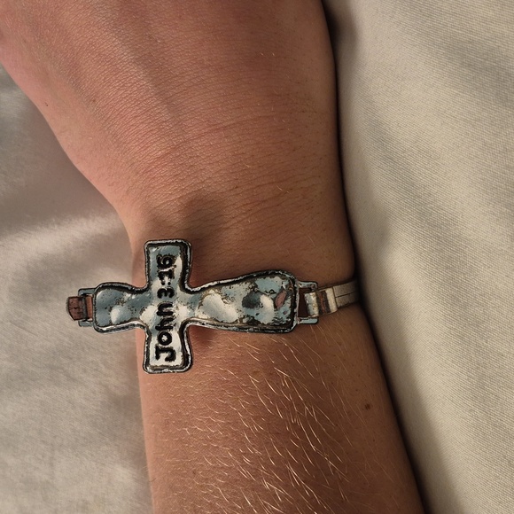 Silver‎ Cross Bracelet with John 3:16 - Picture 4 of 4